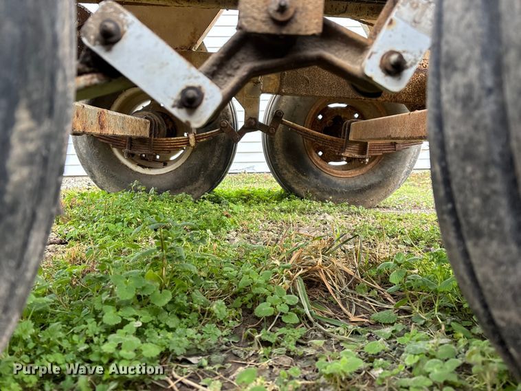 image for item FG0075 Willmar 500 spreader