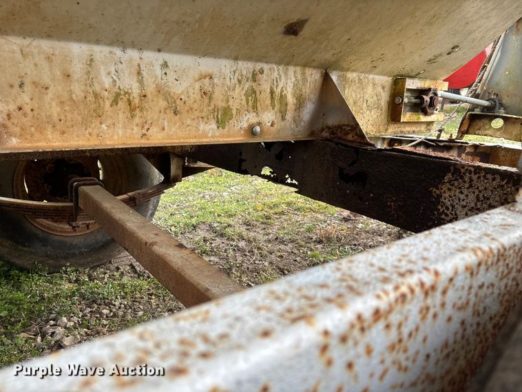 image for item FG0075 Willmar 500 spreader