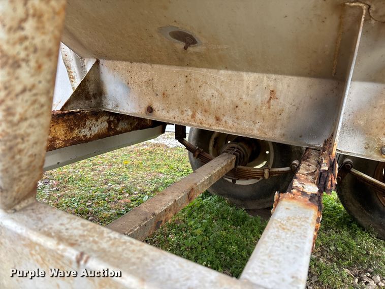 image for item FG0075 Willmar 500 spreader