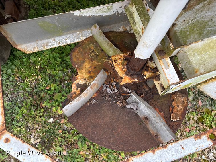 image for item FG0075 Willmar 500 spreader