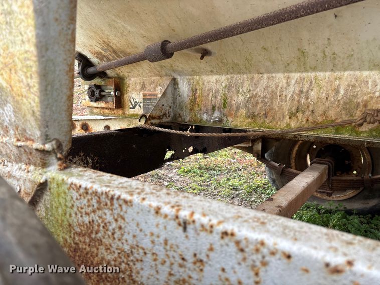 image for item FG0075 Willmar 500 spreader