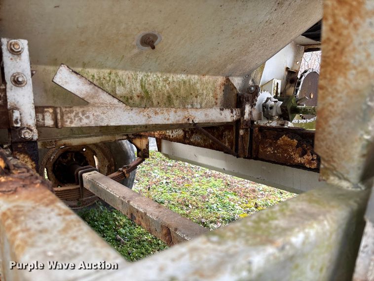 image for item FG0075 Willmar 500 spreader