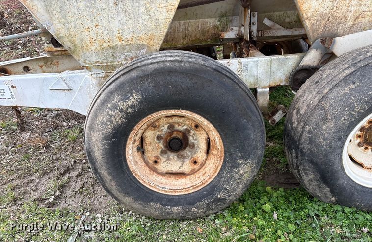 image for item FG0075 Willmar 500 spreader