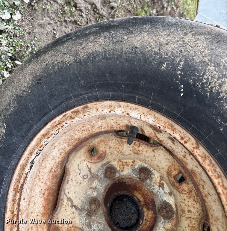 image for item FG0075 Willmar 500 spreader