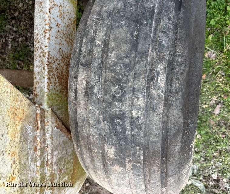 image for item FG0075 Willmar 500 spreader