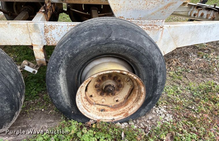 image for item FG0075 Willmar 500 spreader