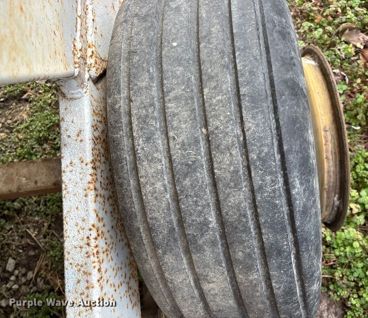 image for item FG0075 Willmar 500 spreader