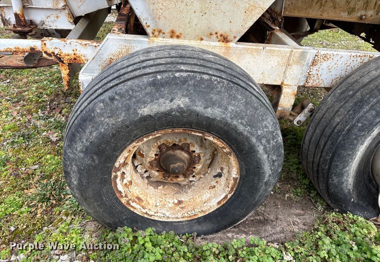 image for item FG0075 Willmar 500 spreader