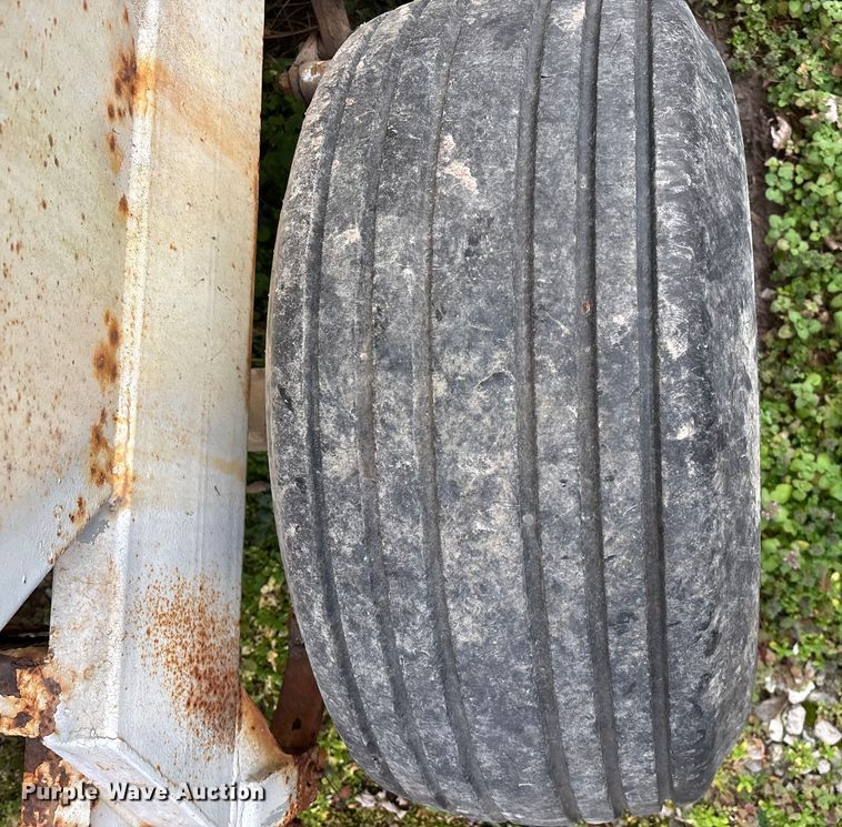 image for item FG0075 Willmar 500 spreader