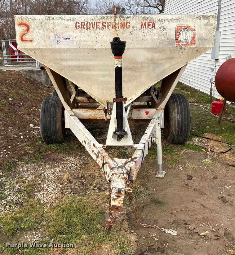 image for item FG0076 Willmar 500 spreader