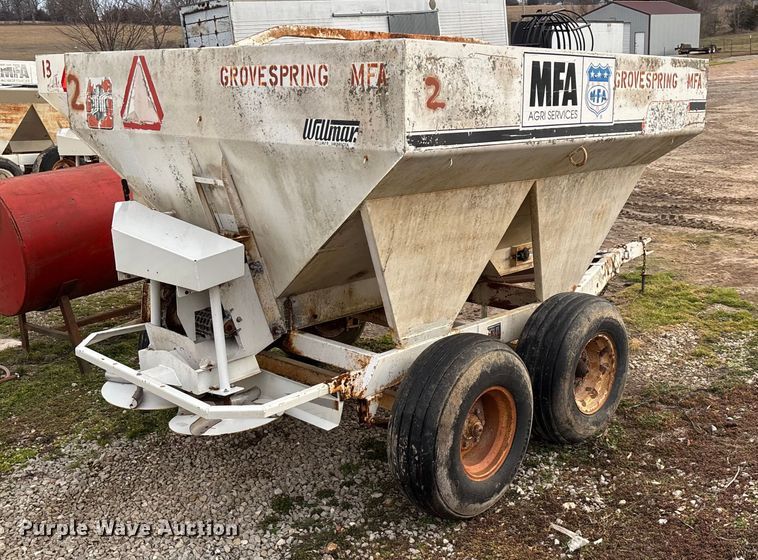 image for item FG0076 Willmar 500 spreader