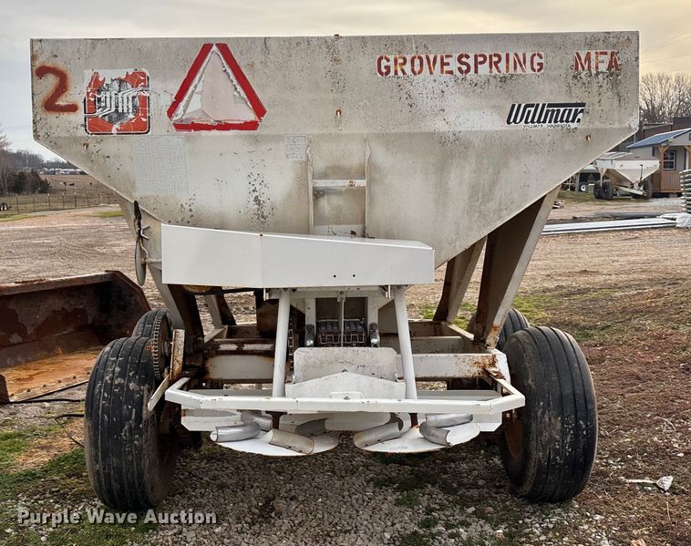 image for item FG0076 Willmar 500 spreader