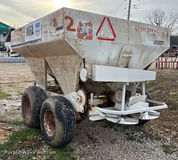 image for item FG0076 Willmar 500 spreader