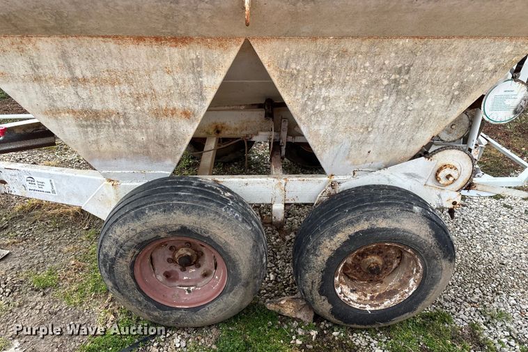 image for item FG0076 Willmar 500 spreader