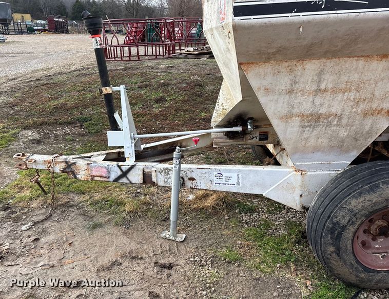 image for item FG0076 Willmar 500 spreader