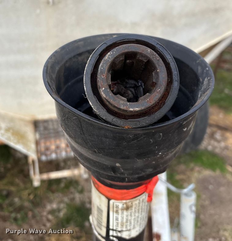 image for item FG0076 Willmar 500 spreader