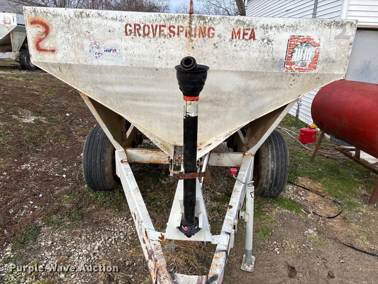 image for item FG0076 Willmar 500 spreader