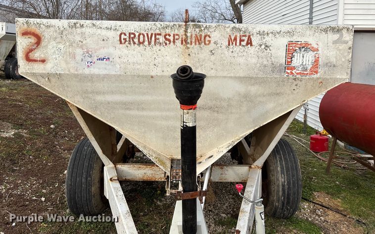 image for item FG0076 Willmar 500 spreader