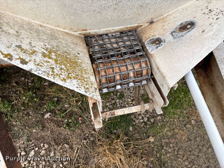 image for item FG0076 Willmar 500 spreader