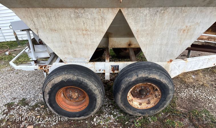 image for item FG0076 Willmar 500 spreader