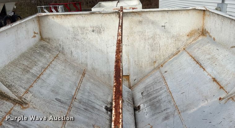 image for item FG0076 Willmar 500 spreader