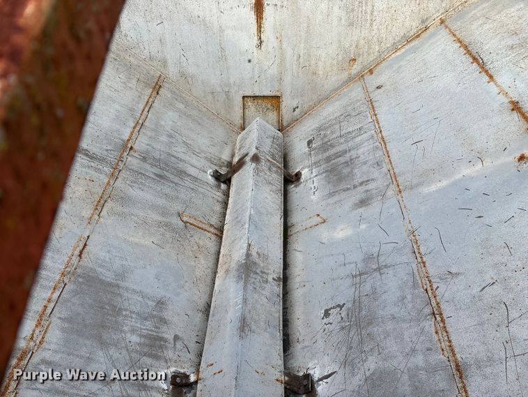 image for item FG0076 Willmar 500 spreader