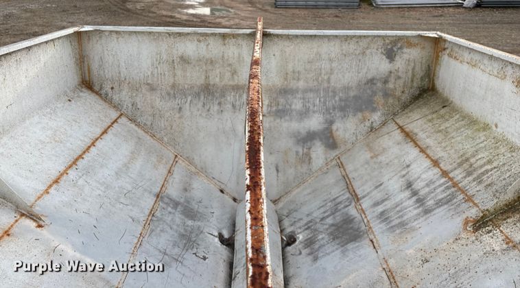 image for item FG0076 Willmar 500 spreader