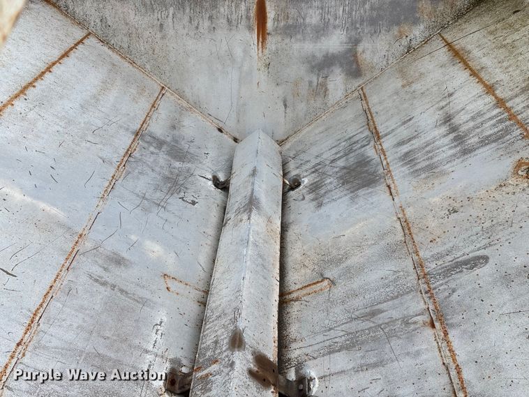 image for item FG0076 Willmar 500 spreader