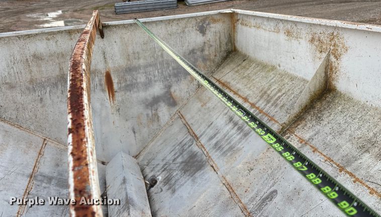 image for item FG0076 Willmar 500 spreader