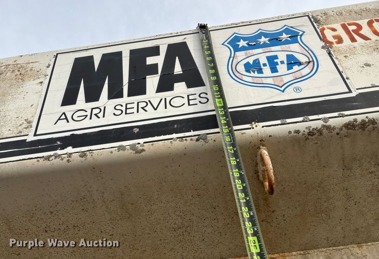 image for item FG0076 Willmar 500 spreader