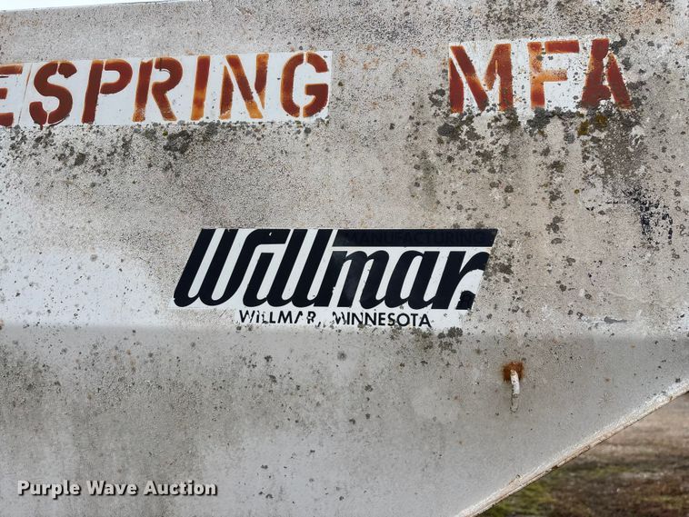 image for item FG0076 Willmar 500 spreader
