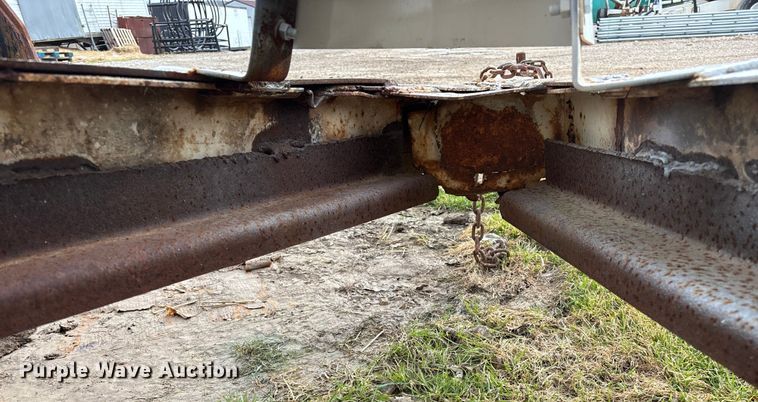 image for item FG0076 Willmar 500 spreader