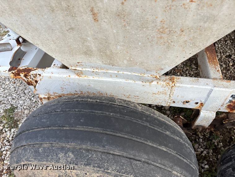 image for item FG0076 Willmar 500 spreader