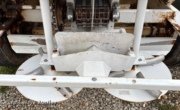 image for item FG0076 Willmar 500 spreader