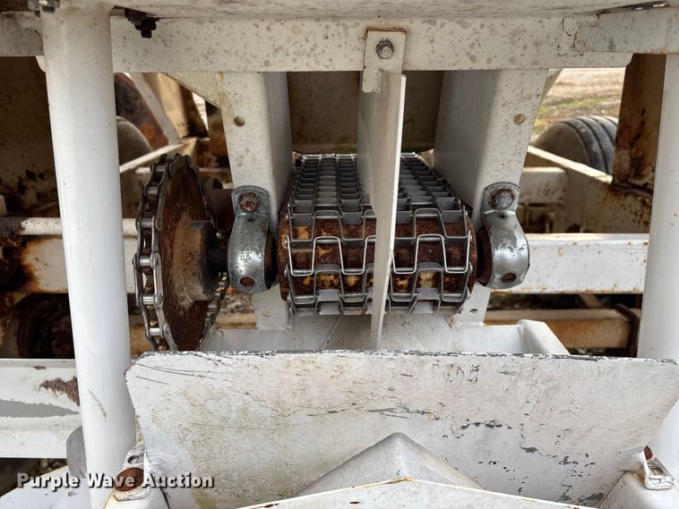 image for item FG0076 Willmar 500 spreader