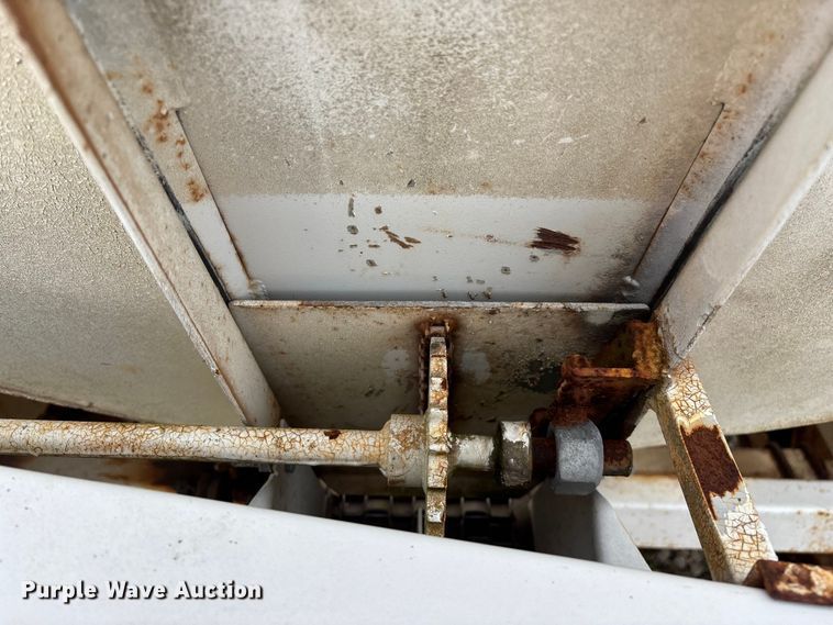 image for item FG0076 Willmar 500 spreader