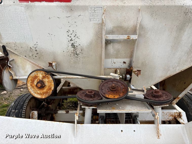 image for item FG0076 Willmar 500 spreader