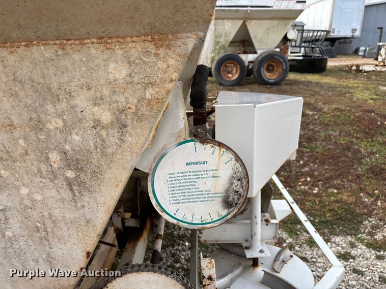 image for item FG0076 Willmar 500 spreader