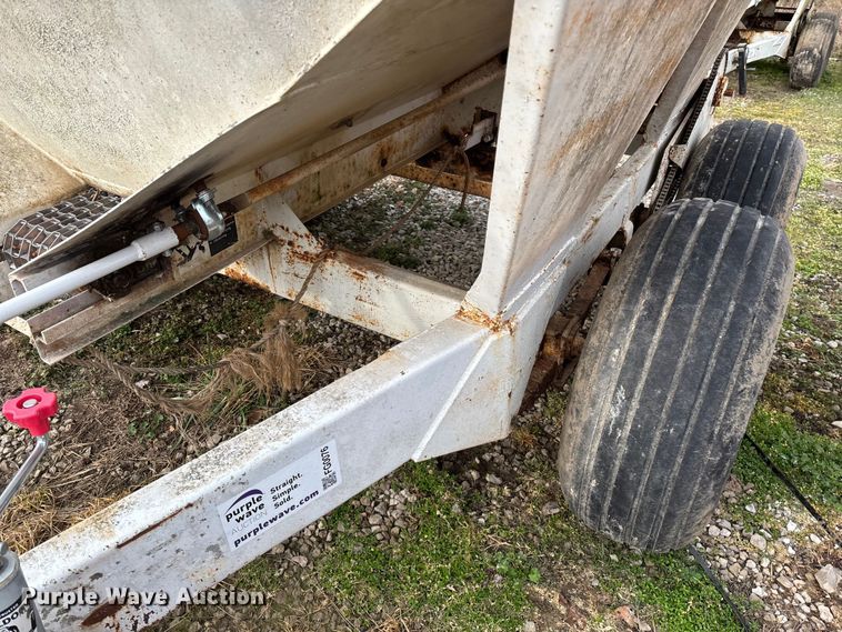 image for item FG0076 Willmar 500 spreader