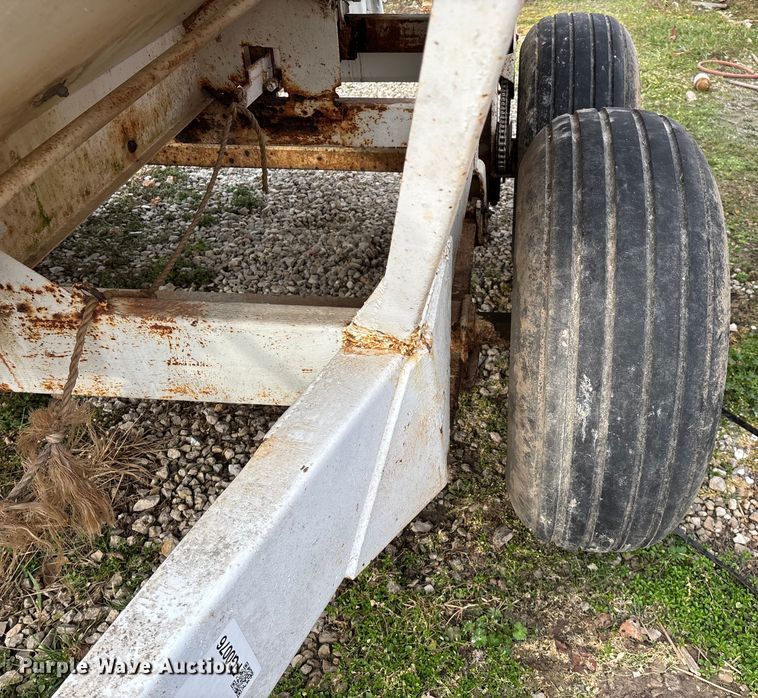 image for item FG0076 Willmar 500 spreader