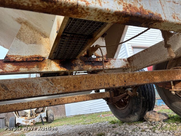 image for item FG0076 Willmar 500 spreader