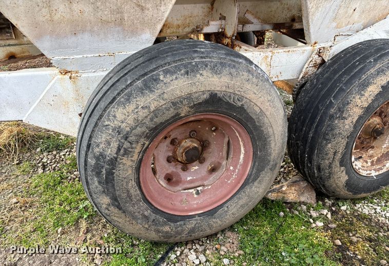 image for item FG0076 Willmar 500 spreader