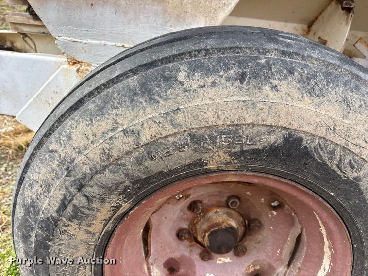 image for item FG0076 Willmar 500 spreader