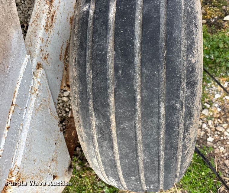 image for item FG0076 Willmar 500 spreader