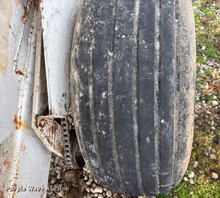 image for item FG0076 Willmar 500 spreader