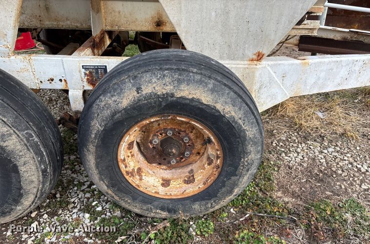 image for item FG0076 Willmar 500 spreader