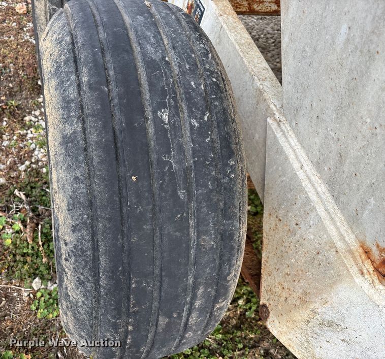 image for item FG0076 Willmar 500 spreader