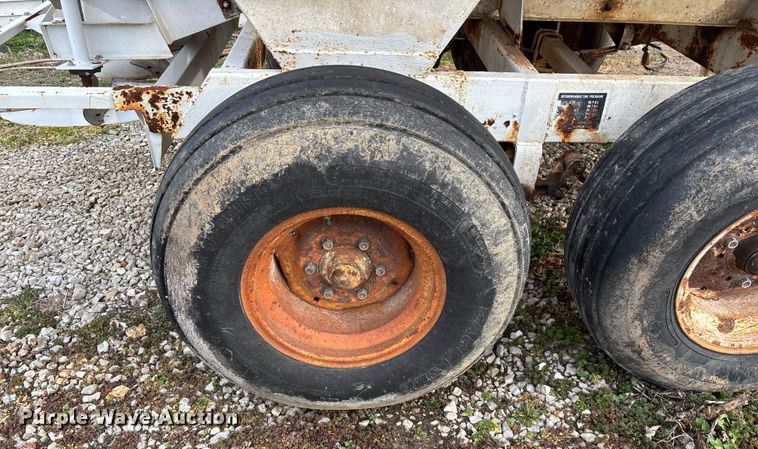 image for item FG0076 Willmar 500 spreader