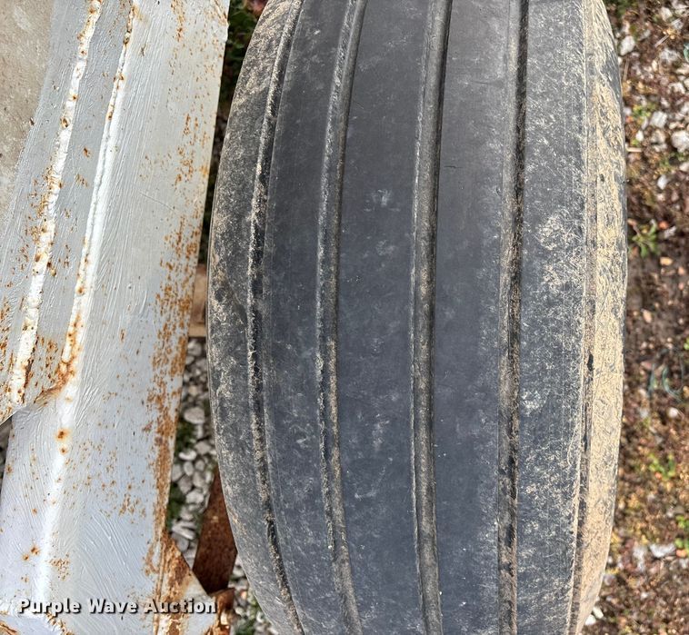 image for item FG0076 Willmar 500 spreader