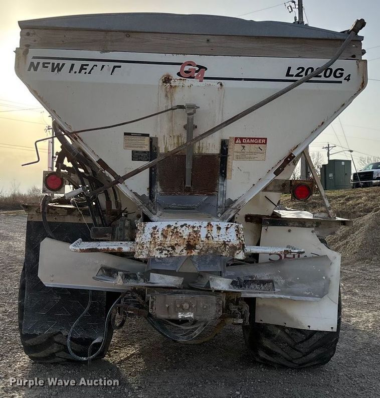 image for item FG0089 2002 International 8100 applicator truck